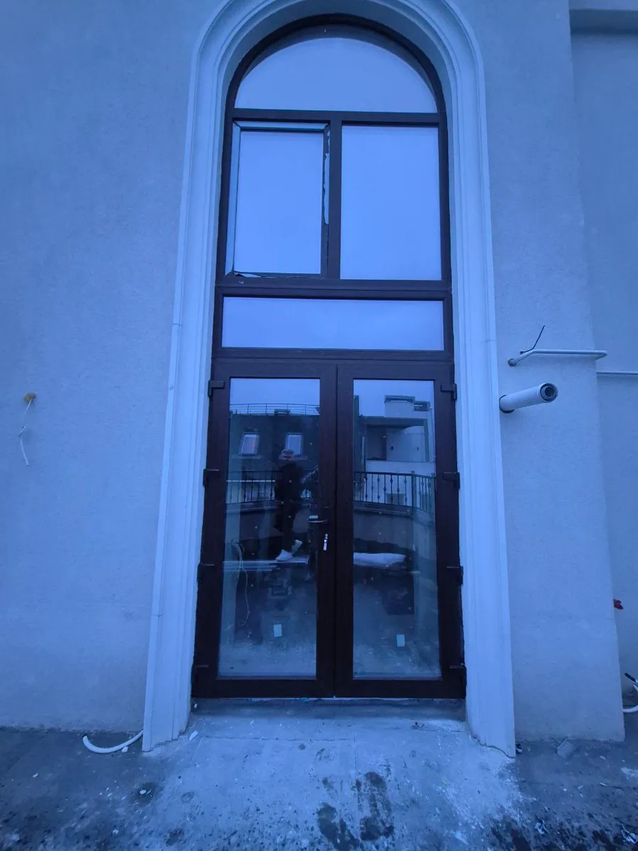 Ușă de intrare din PVC, lucrare Grafitex în Moldova