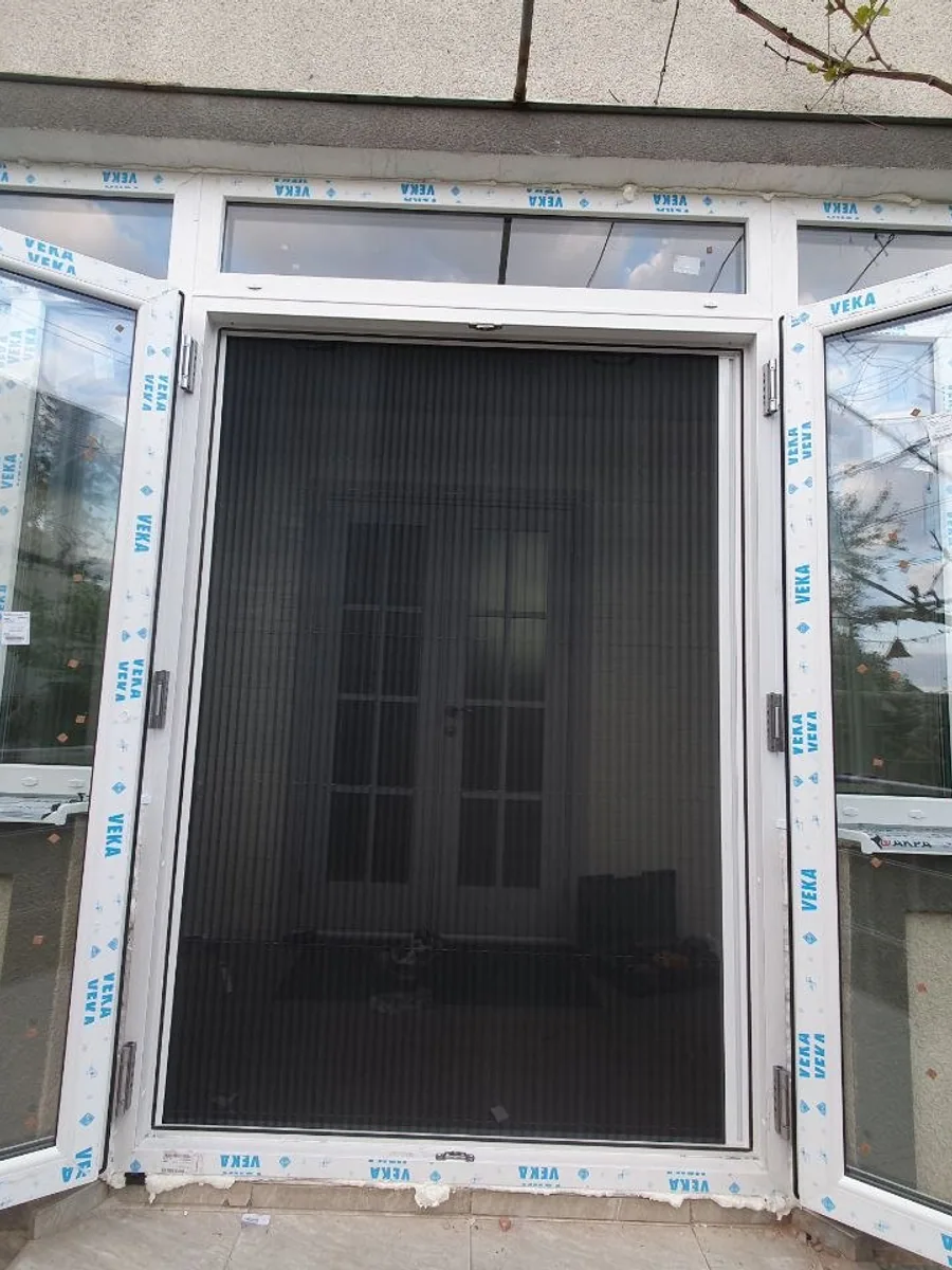 Ușă de intrare din PVC, proiect Grafitex