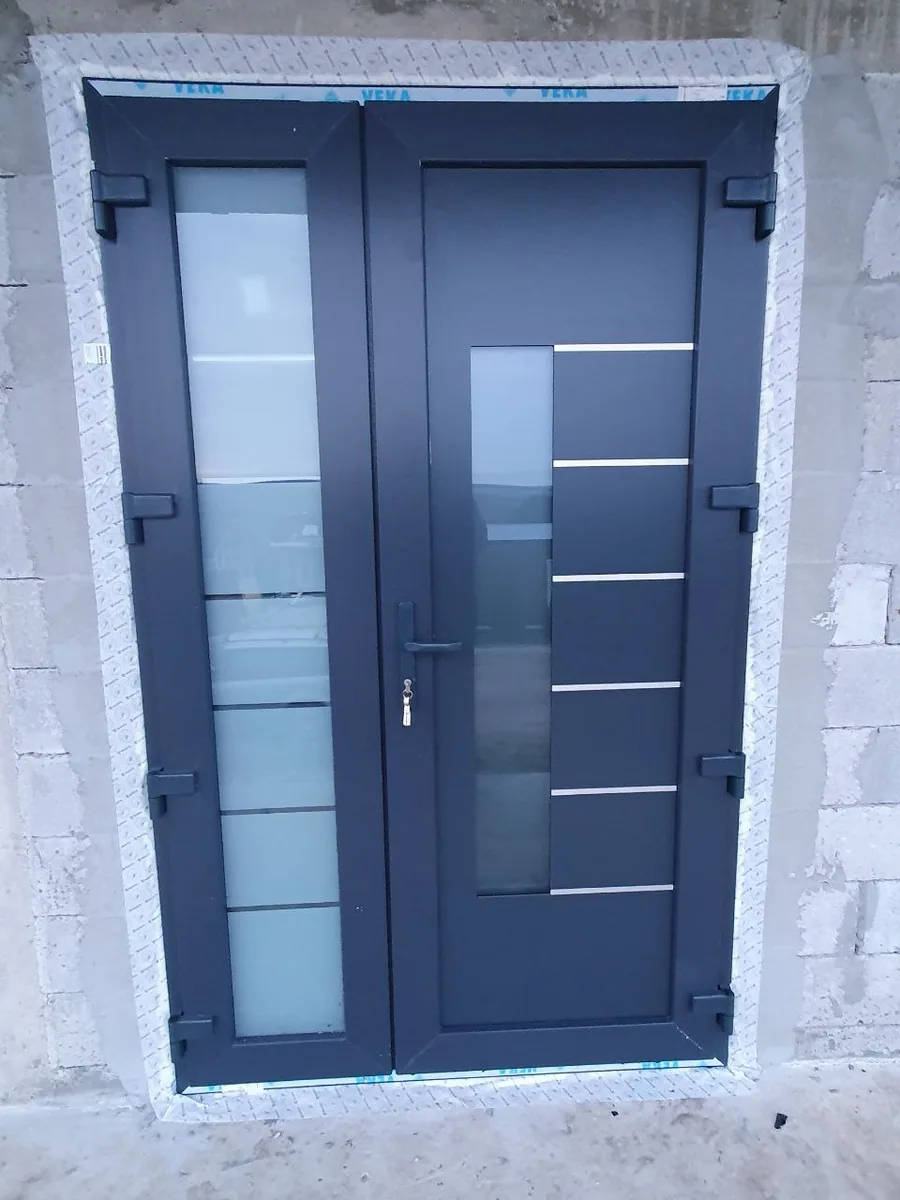 Ușă de intrare dublă din PVC VEKA antracit, montaj Grafitex