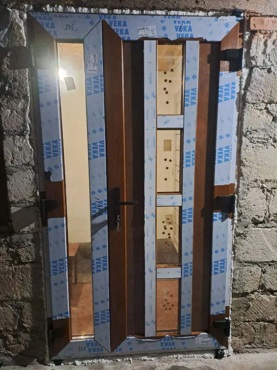 Ușă de intrare din PVC instalată de Grafitex pe strada Vasile Alecsandri, Chișinău