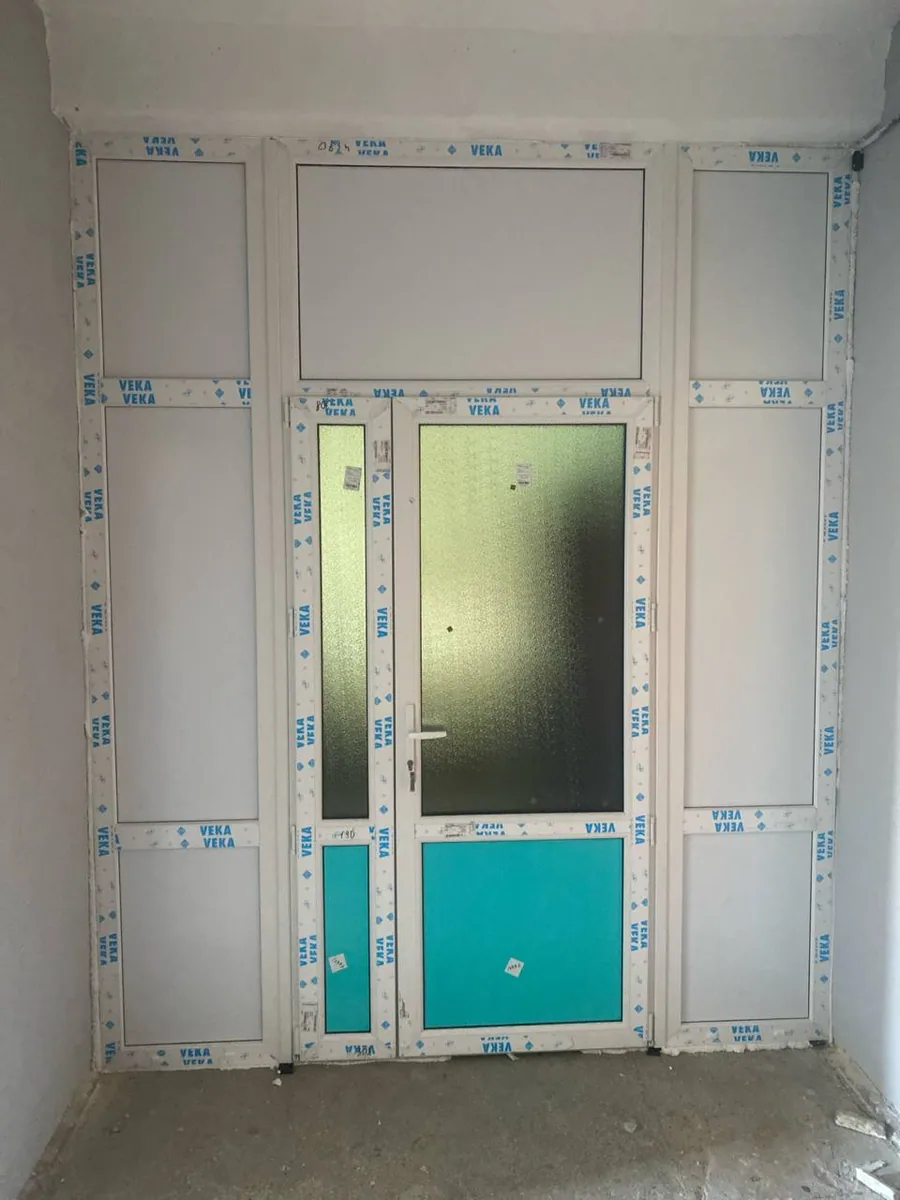 Ușă din PVC pe profil VEKA — Grafitex